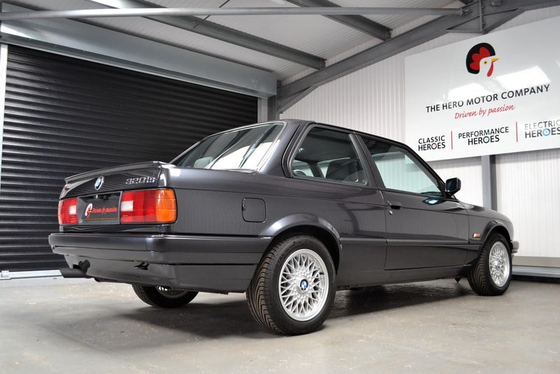 1988 BMW M3 - 7