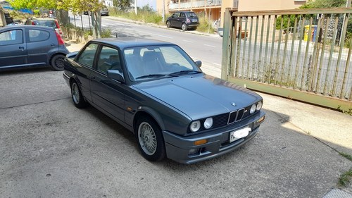 1988 BMW 320 is