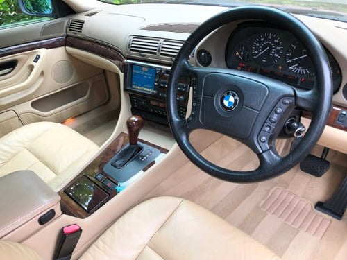 2000 BMW 7 Series - 9