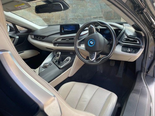 2015 BMW i8 - 6