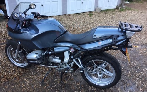 2001 BMW R1100S (picture 1 of 11)
