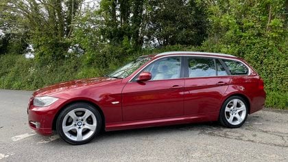 2010 60 BMW 320i TOURING EXCLUSIVE EDITION VERMILLION RED