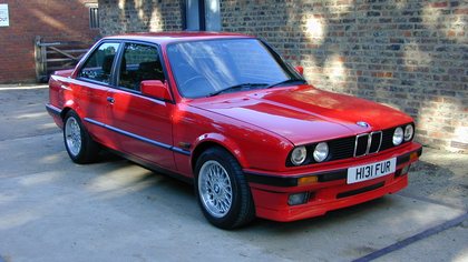 BMW E30 318 is 318is DOHC 16 Valve - EXCEPTIONAL - UK - RHD