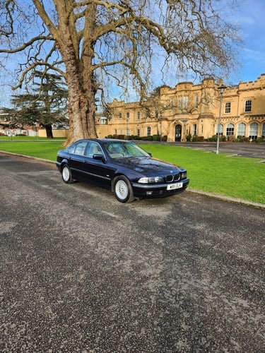 2000 BMW 5 Series E39 523i