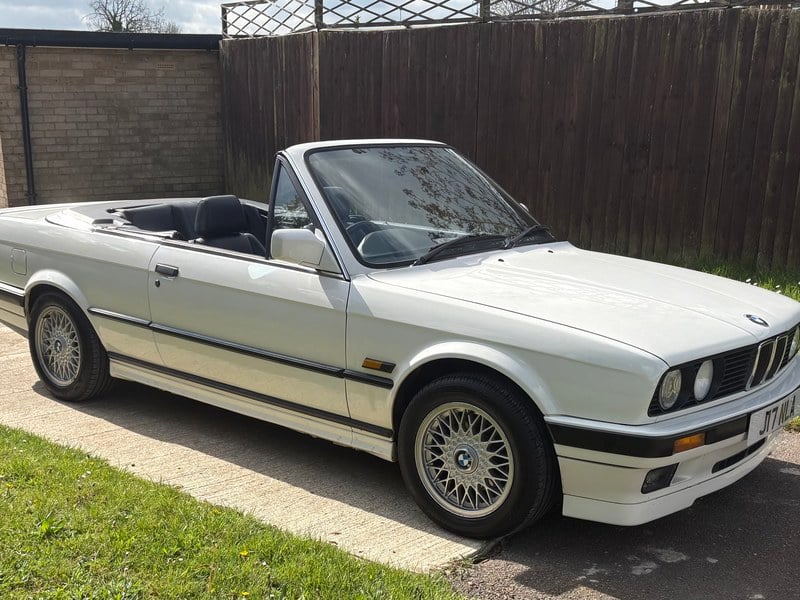 Rapid Classics: Eine Suche. Alle Oldtimer. 20 » Rapid Classics: Eine Suche. Alle Oldtimer. 1991 BMW E30 Convertible E30 325i