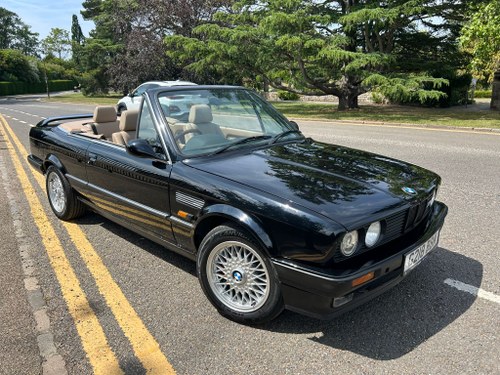 1990 BMW 3 Series E30 320i