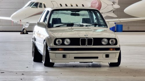 1990 BMW 3 Series E30 318is