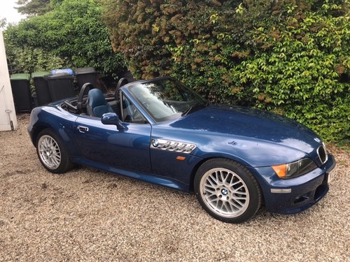 2000 BMW Z3 2.8i Roadster in Topaz Blue. En Venta