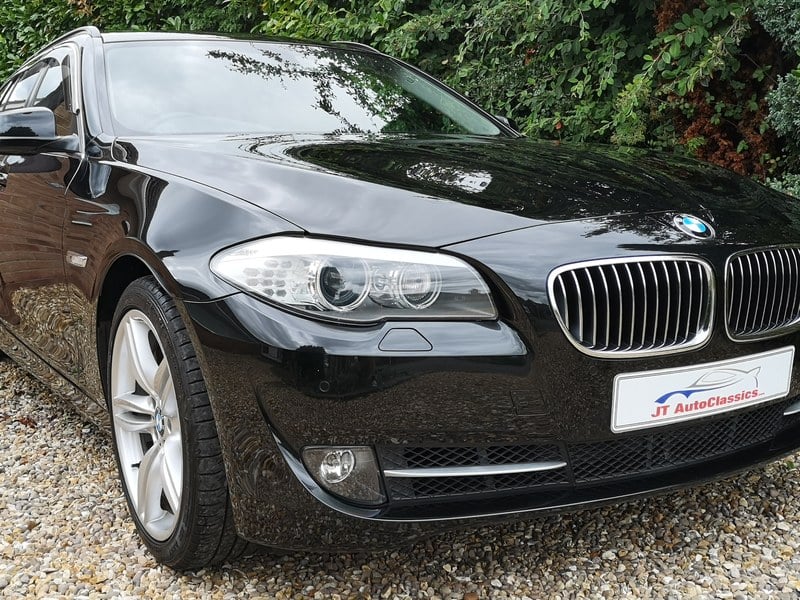 2013 BMW 535i Luxury Touring,17,460,Black Sapphire metallic