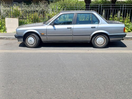 1989 BMW 320 6 cylindres 4 portes A vendre