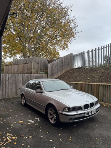 2000 BMW 5 Series E39 528i
