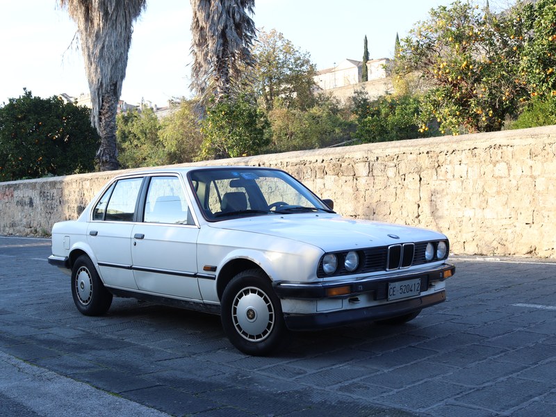 1987 BMW 3 Series E30 320i