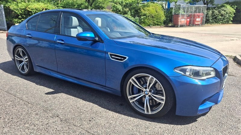 2015 BMW M5 - 2 2015 BMW M5 - 2