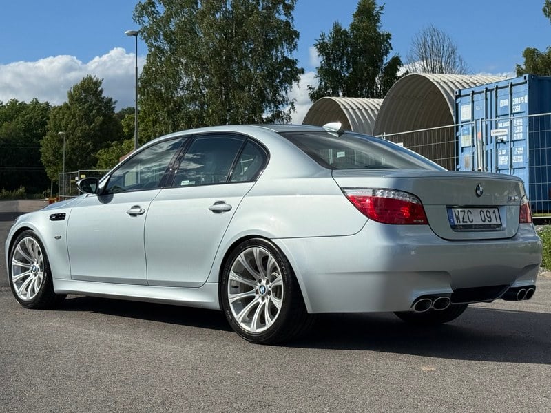 2005 BMW M5 - 2 2005 BMW M5 - 2