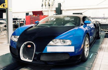 Picture of Bugatti Veyron, 2009.