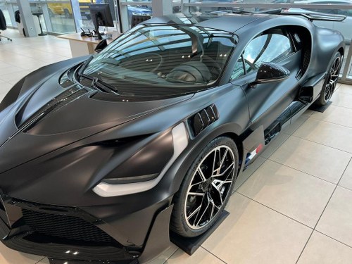 Bugatti Divo Full Black Carbon - price on request