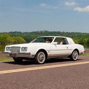 1985 Buick Riviera Coupe 307 CID V-8 4bbl low 18k miles $23. In vendita