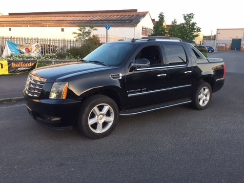 2007 Cadillac Escalade EXT, fully loaded, sunroof AWD For Sale