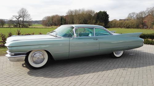 Cadillac coupe deville 1960(35000 euro) In vendita