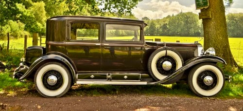 1930 Cadillac 353 V8 Town Sedan - 3