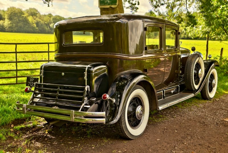 1930 Cadillac 353 V8 Town Sedan - 4