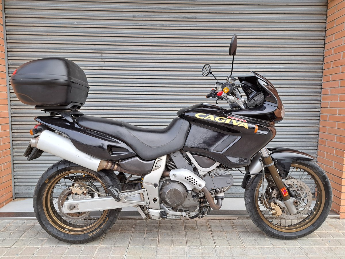 Cagiva Canyon 900 Classique à Vendre - Enchères et Annonces | Car & Classic Cagiva Canyon 900 Classique à Vendre - Enchères et Annonces | Car & Classic
