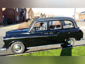 London Black Cab Taxi. Very rare much sought after1990 model For Sale (picture 4 of 12)
