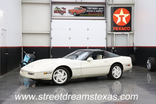 1988 35th Anniversary Corvette Triple White with 8k miles In vendita