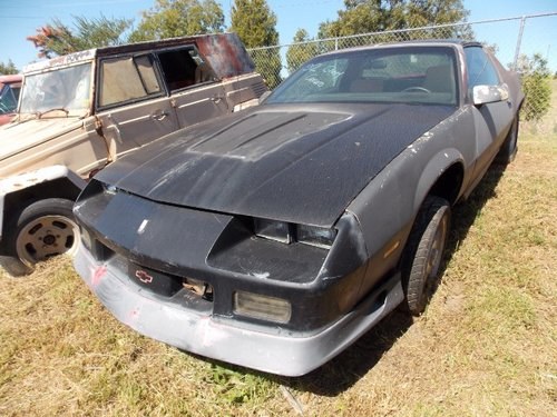 1989 Camaro IROC Z Coupe T-Tops  No Engine Project  $2.999.  For Sale