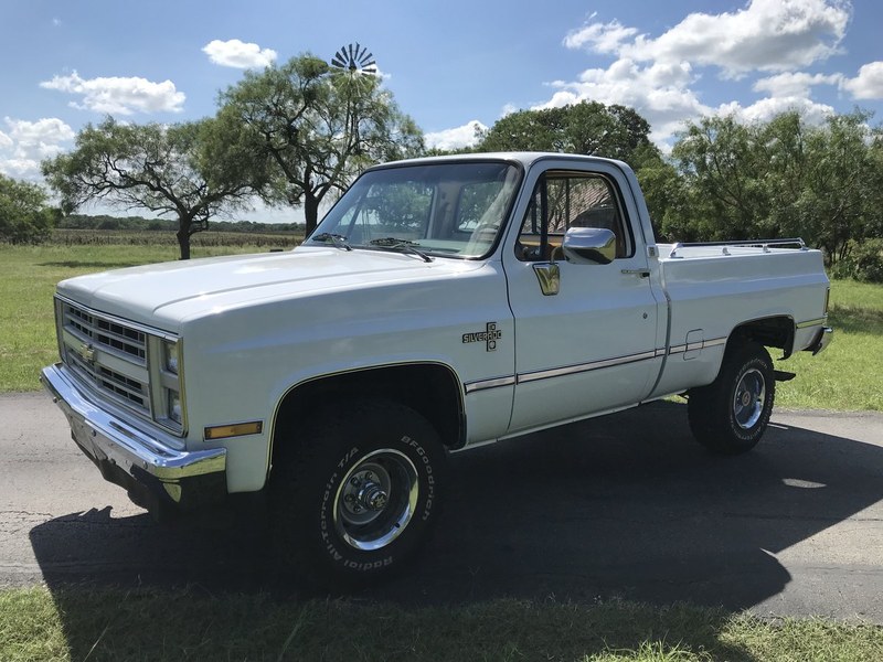 1987 CHEVROLET K-10 SILVERADO 5.7 LITER AUTO PS PB AC 4 X 4