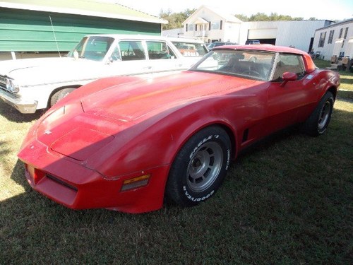 6500 1982 Corvette Coupe T-Tops = Project Drives needs tlc $6.5k In vendita