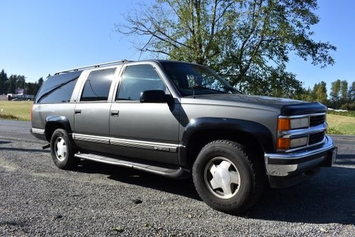 1999 Chevrolet Suburban - Lot 967  For Sale by Auction