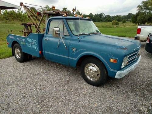 1968 Chevy dually recovery truck V8 Stepside. For Sale