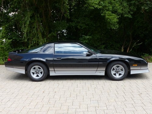 1988 Beautiful Camaro top condition For Sale