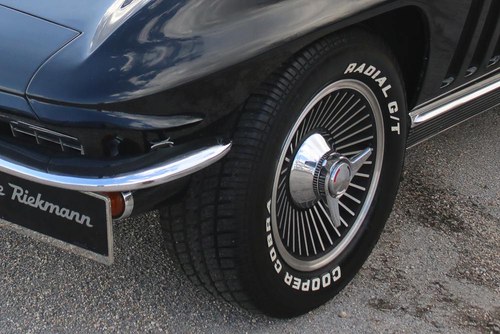 1965 Chevrolet Corvette C2 - 8