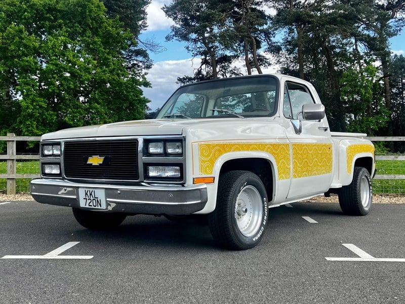 1975 CHEVROLET C10 Custom Stepside Truck // 5700cc V8 350ci