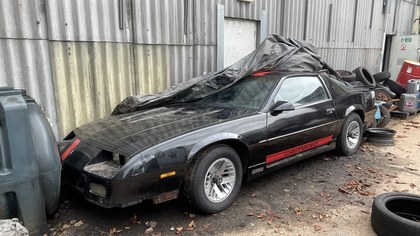 Chevy camaro Iroc z rolling shell, no engine or box. Solid