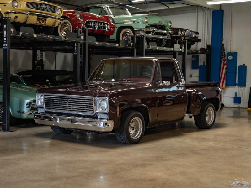1977 Chevrolet C10 Silverado V8 Short Bed Pick Up
