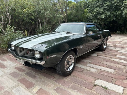 1969 Chevrolet Camaro Z28 Four barrel carb & cross ram