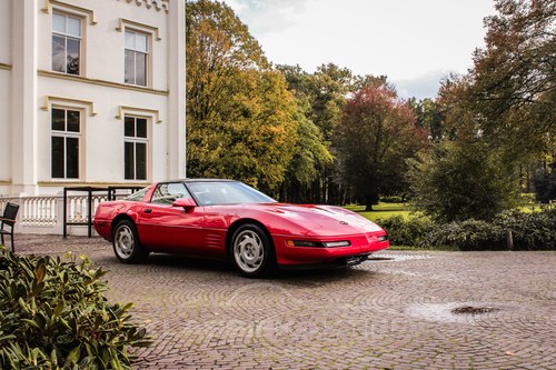 Beautiful iconic 1992 Corvette in perfect red color Te koop