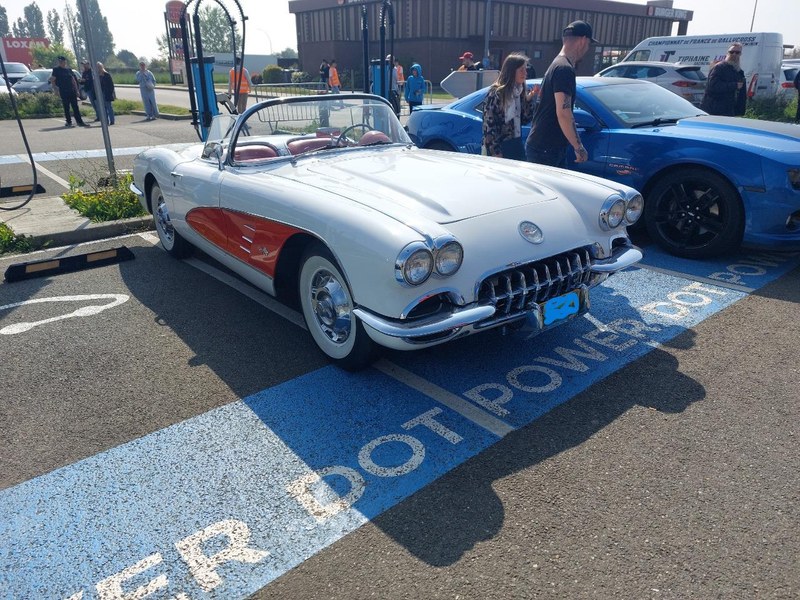 1960 Chevrolet Corvette - 2 1960 Chevrolet Corvette - 2
