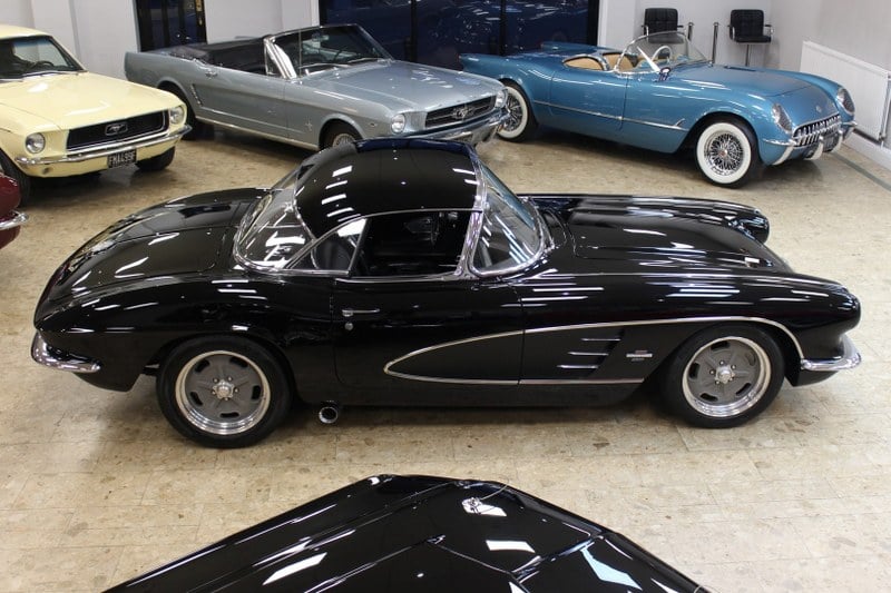 1961 Chevrolet Corvette - 2 1961 Chevrolet Corvette - 2