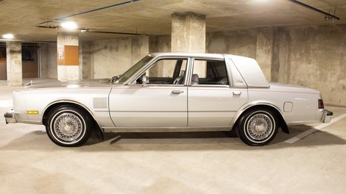 1985 Chrysler Fifth Ave Sedan low 11k miles 318- Auto $14.9k In vendita