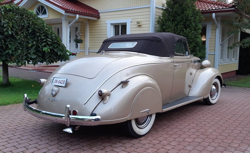 1937 Chrysler Royal - 7