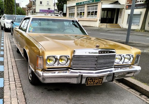 CHRYSLER New Yorker Brougham - 1974 Te koop