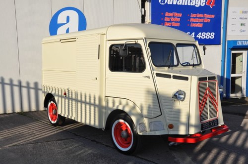 1961 H van Perfect example of a lovingly restored  In vendita
