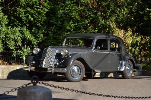 1954 Citroën Traction 15-Six H berline No reserve For Sale by Auction