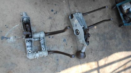 Front suspension arms with supports for Citroen Sm