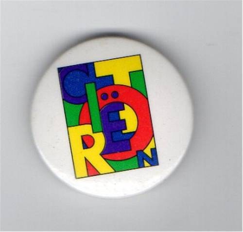 unusual small pin badge possibly CITROEN PICASSO In vendita