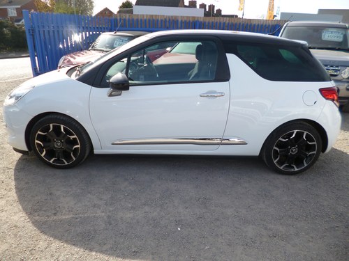 2011 CITROEN DS3 1600cc DIESEL 6 SPEED IN WHITE WITH A BLACK ROOF For Sale